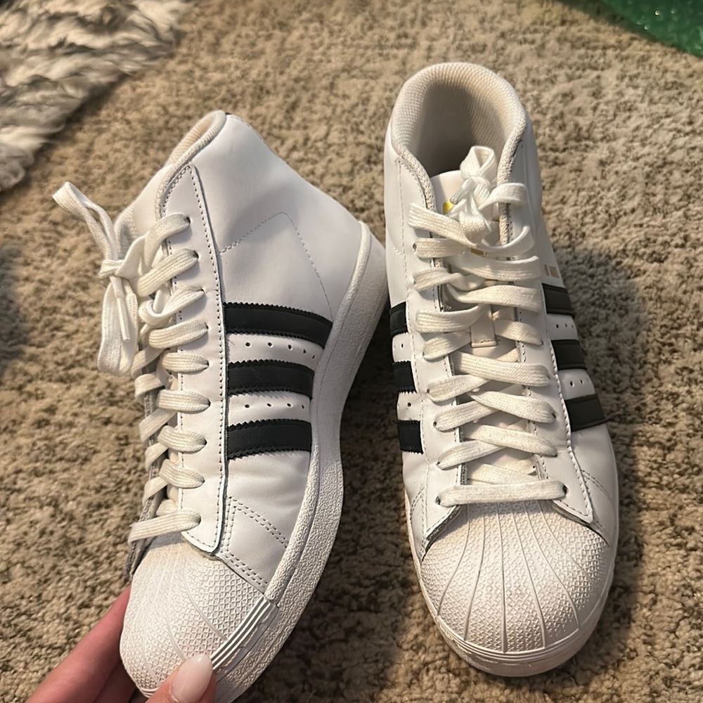 adidas shoes 6 1/2 in men’s! good condition shows signs of being worn
